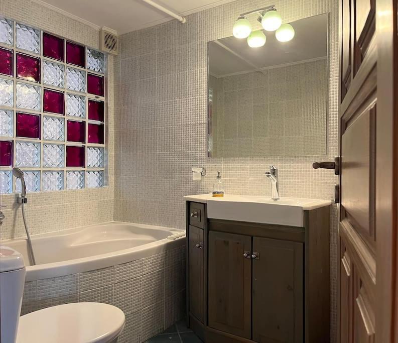 Cute Apartment At The Foot Of Lycabettus Hill Atene Esterno foto